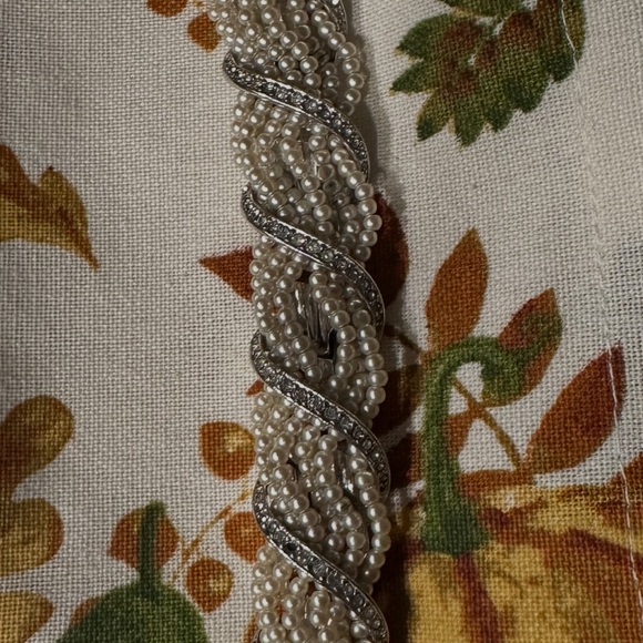 Jewelry - Ciner Elegant vintage  faux  Pearl and Silver bracelet.